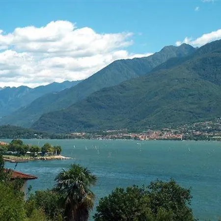 Sleeps 6 Pool Air Con Domaso