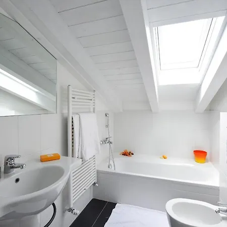 Sleeps 6 Pool Air Con